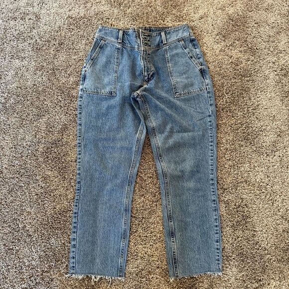 Abercrombie & Fitch Denim - Abercrombie & Fitch Medium Wash High Rise Women's A&F Mom‎ Jeans 28 (28 x 28.5)